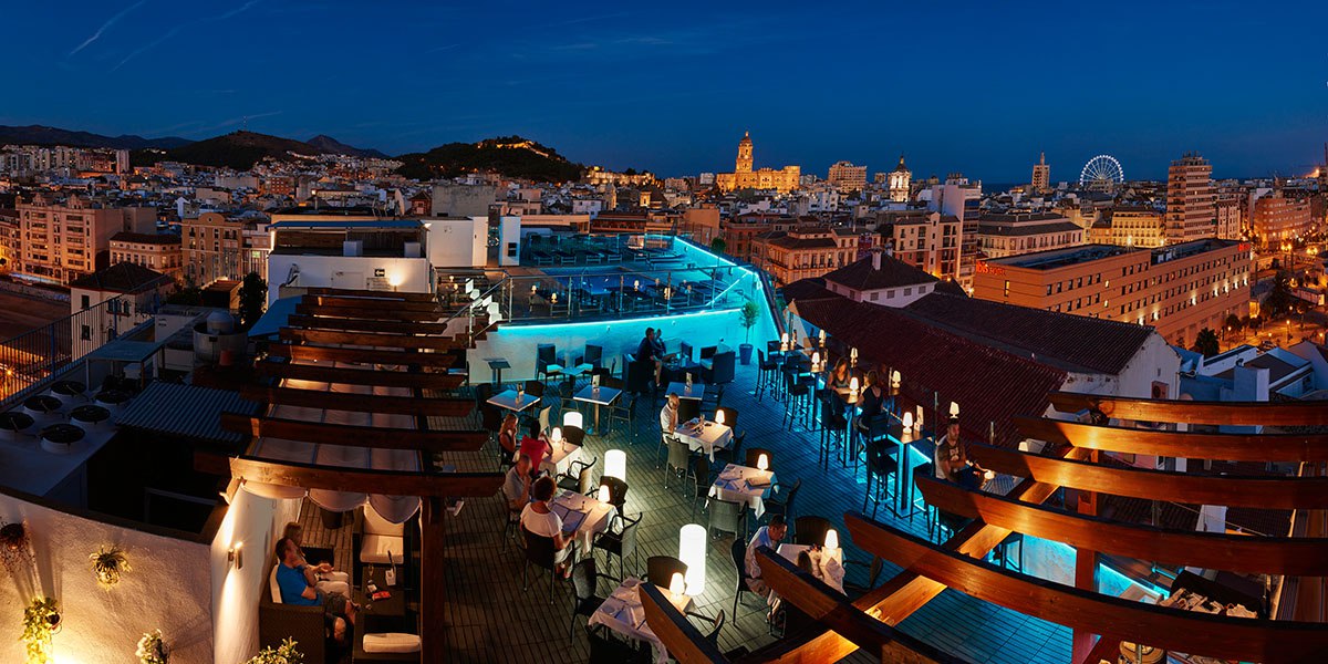 Panoramica noche en Málaga Manquita Noria Terrazas de altura